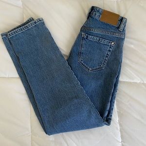 Zara Mom fit. Mid wash Size 2 never worn